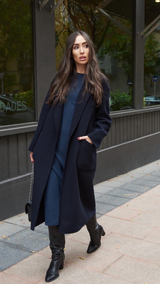 Vestido Mónica azul navy – corte recto largo con pinza no marcar (Roots VISS Madrid)