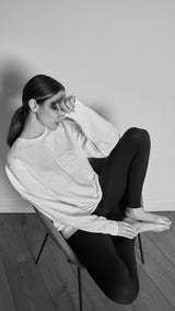 Sudadera Minimalista Logo Bordado BLANCA