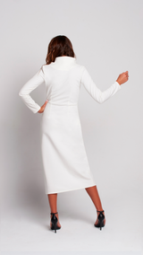 Vestido Cristina blanco – colección Roots VISS Madrid, escote pico y abertura