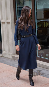 Vestido Mónica azul navy – corte recto largo con pinza no marcar (Roots VISS Madrid)