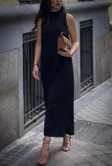 Vestido Eva negro – escote halter y cuello perkins, diseño recto y elegante de VISS Madrid