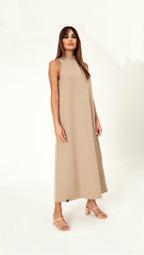 Vestido Eva beige – diseño recto, escote halter y cuello perkins | VISS Madrid